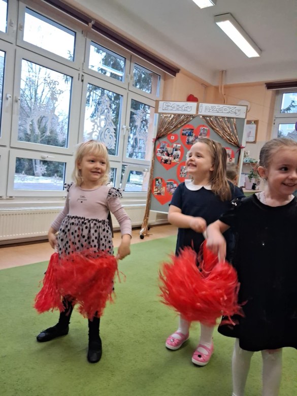 Dzień Babci i Dziadka w grupie Sówki - Zdjęcie 94