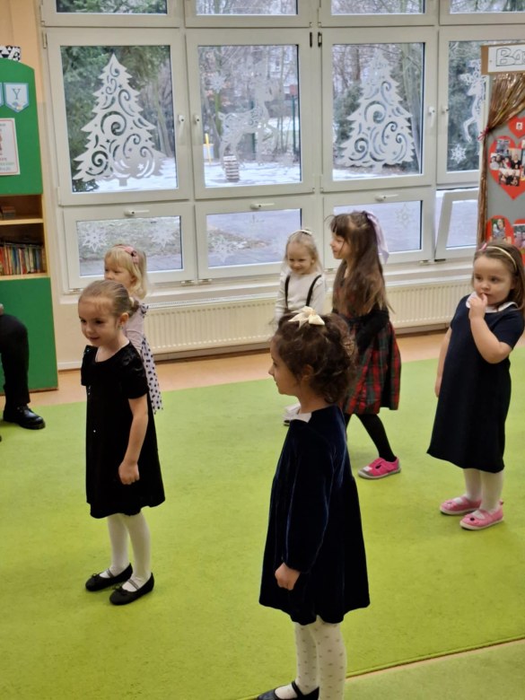 Dzień Babci i Dziadka w grupie Sówki - Zdjęcie 100