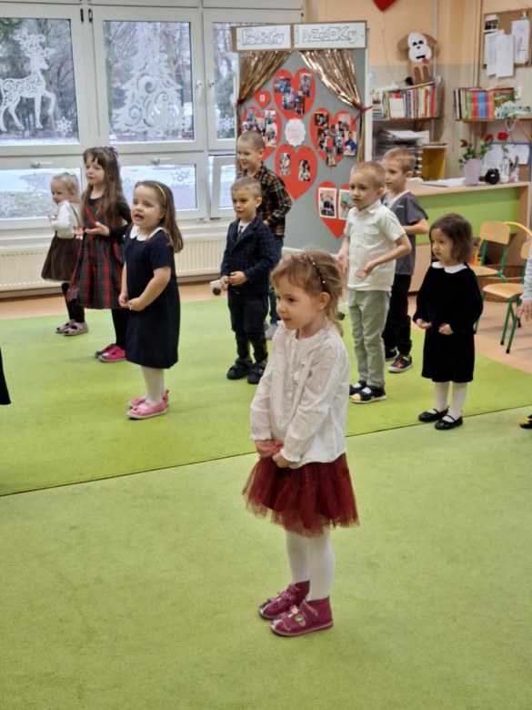 Dzień Babci i Dziadka w grupie Sówki - Zdjęcie 108