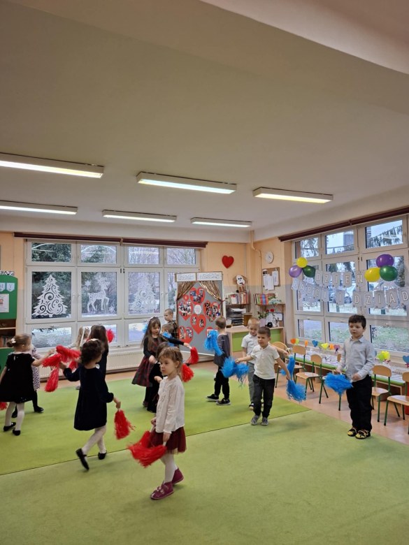 Dzień Babci i Dziadka w grupie Sówki - Zdjęcie 19