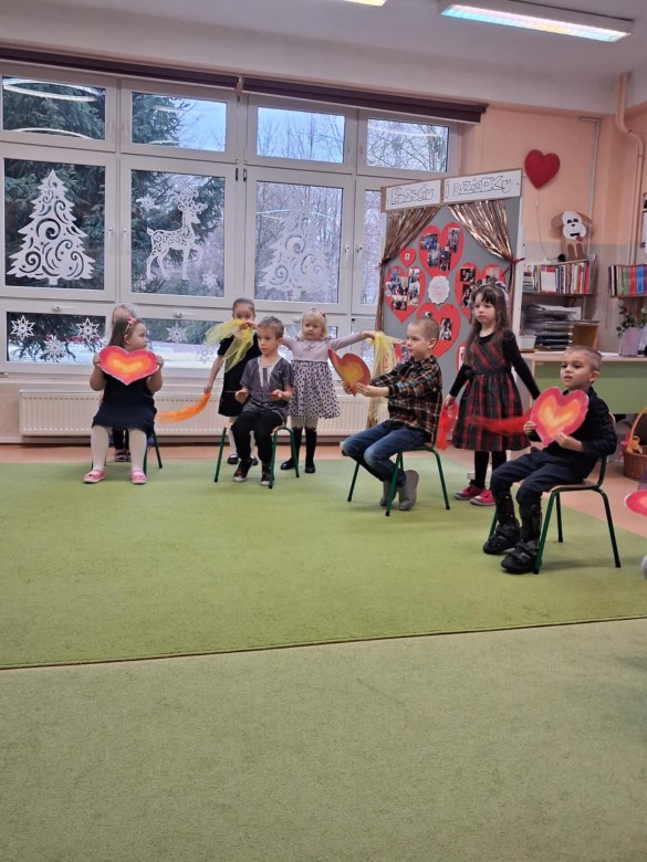 Dzień Babci i Dziadka w grupie Sówki - Zdjęcie 26