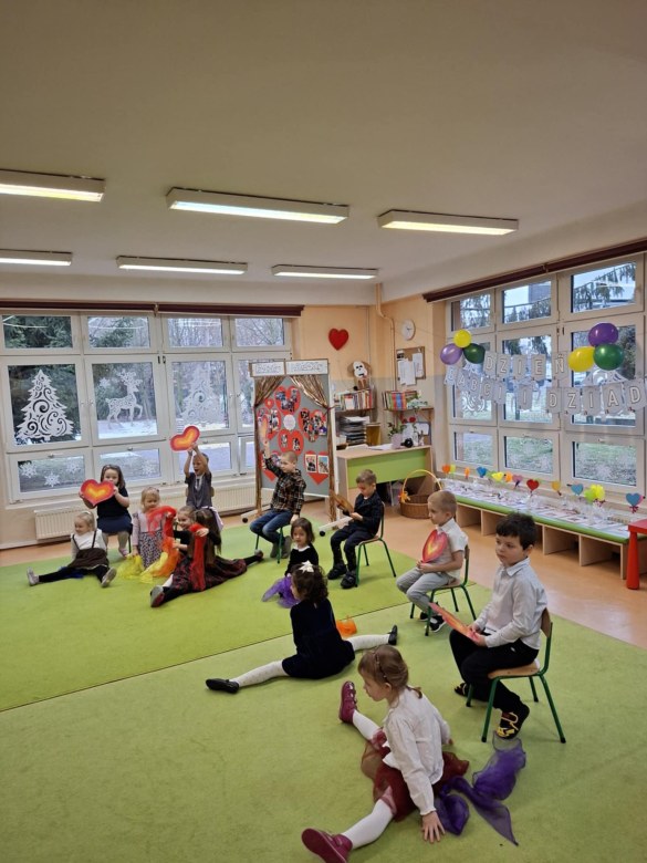 Dzień Babci i Dziadka w grupie Sówki - Zdjęcie 35