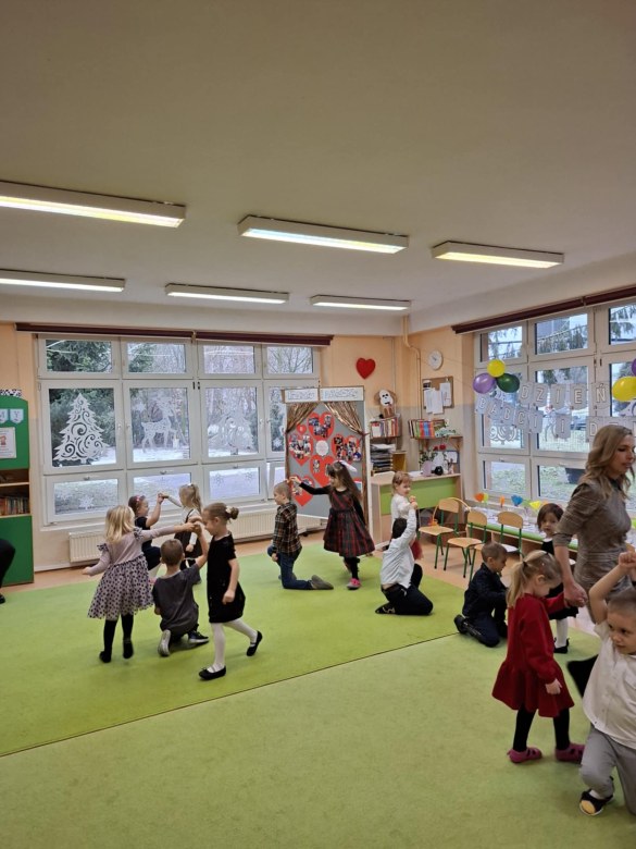 Dzień Babci i Dziadka w grupie Sówki - Zdjęcie 53