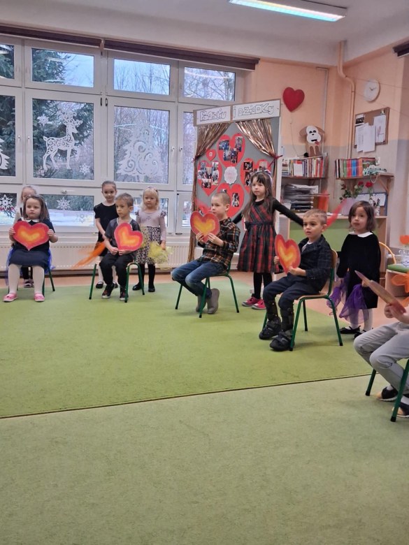 Dzień Babci i Dziadka w grupie Sówki - Zdjęcie 82