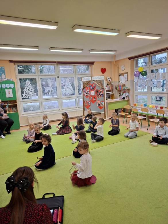 Dzień Babci i Dziadka w grupie Sówki - Zdjęcie 85