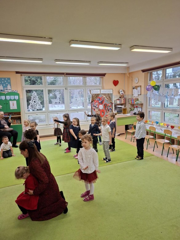 Dzień Babci i Dziadka w grupie Sówki - Zdjęcie 99