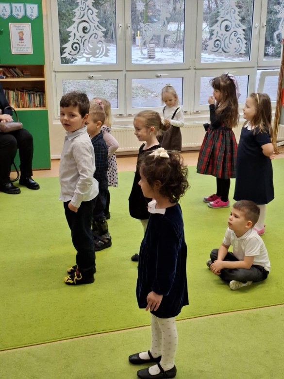 Dzień Babci i Dziadka w grupie Sówki - Zdjęcie 101