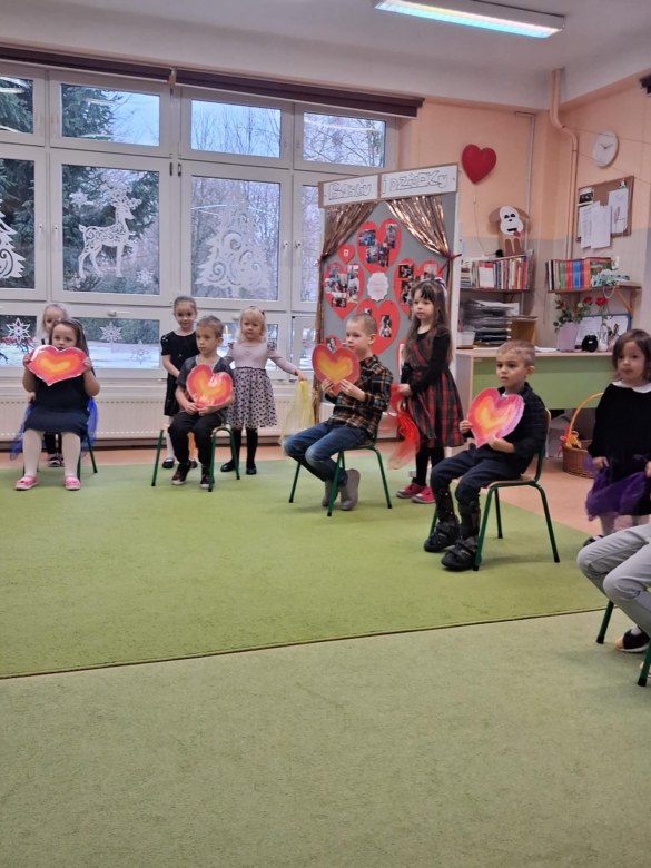 Dzień Babci i Dziadka w grupie Sówki - Zdjęcie 112