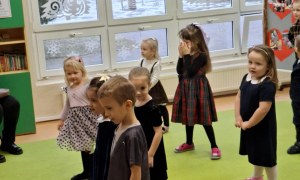 Dzień Babci i Dziadka w grupie Sówki - Zdjęcie 115