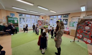 Dzień Babci i Dziadka w grupie Sówki - Zdjęcie 117