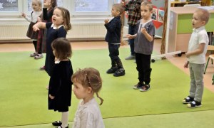 Dzień Babci i Dziadka w grupie Sówki - Zdjęcie 118