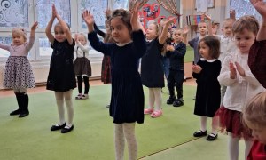 Dzień Babci i Dziadka w grupie Sówki - Zdjęcie 119