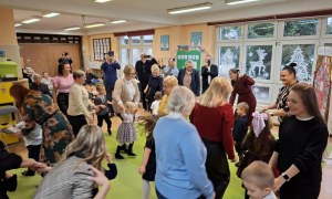 Dzień Babci i Dziadka w grupie Sówki - Zdjęcie 122