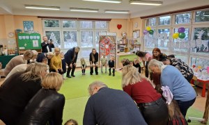 Dzień Babci i Dziadka w grupie Sówki - Zdjęcie 129