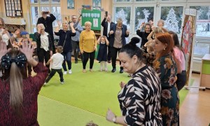 Dzień Babci i Dziadka w grupie Sówki - Zdjęcie 130