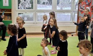 Dzień Babci i Dziadka w grupie Sówki - Zdjęcie 133