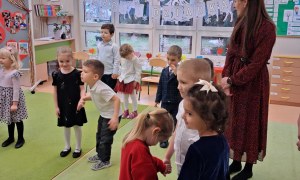 Dzień Babci i Dziadka w grupie Sówki - Zdjęcie 141