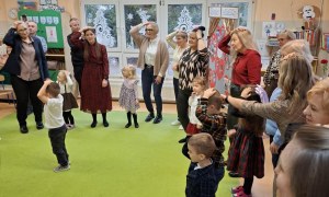 Dzień Babci i Dziadka w grupie Sówki - Zdjęcie 142