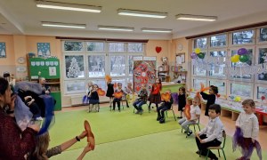 Dzień Babci i Dziadka w grupie Sówki - Zdjęcie 143