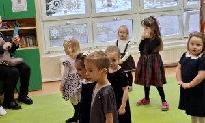 Dzień Babci i Dziadka w grupie Sówki - Zdjęcie 147