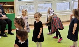 Dzień Babci i Dziadka w grupie Sówki - Zdjęcie 1