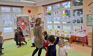 Dzień Babci i Dziadka w grupie Sówki - Zdjęcie 9