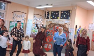 Dzień Babci i Dziadka w grupie Sówki - Zdjęcie 25