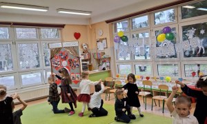 Dzień Babci i Dziadka w grupie Sówki - Zdjęcie 29