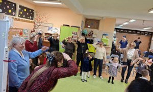 Dzień Babci i Dziadka w grupie Sówki - Zdjęcie 39