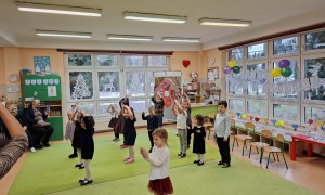 Dzień Babci i Dziadka w grupie Sówki - Zdjęcie 49