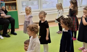 Dzień Babci i Dziadka w grupie Sówki - Zdjęcie 57