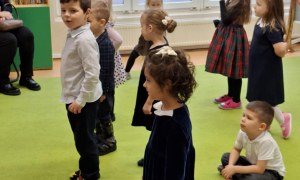 Dzień Babci i Dziadka w grupie Sówki - Zdjęcie 58