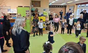 Dzień Babci i Dziadka w grupie Sówki - Zdjęcie 64