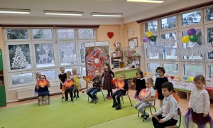 Dzień Babci i Dziadka w grupie Sówki - Zdjęcie 81