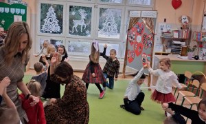 Dzień Babci i Dziadka w grupie Sówki - Zdjęcie 84