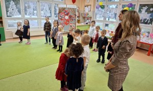 Dzień Babci i Dziadka w grupie Sówki - Zdjęcie 91