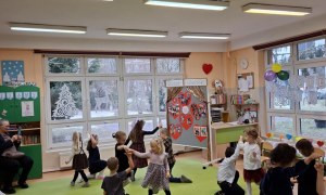 Dzień Babci i Dziadka w grupie Sówki - Zdjęcie 92