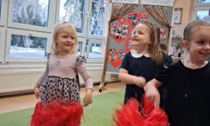 Dzień Babci i Dziadka w grupie Sówki - Zdjęcie 94