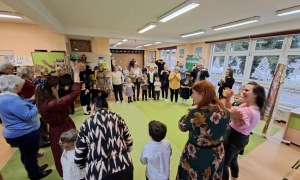 Dzień Babci i Dziadka w grupie Sówki - Zdjęcie 96