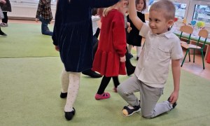 Dzień Babci i Dziadka w grupie Sówki - Zdjęcie 95