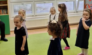 Dzień Babci i Dziadka w grupie Sówki - Zdjęcie 100