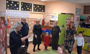 Dzień Babci i Dziadka w grupie Sówki - Zdjęcie 17