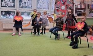 Dzień Babci i Dziadka w grupie Sówki - Zdjęcie 26