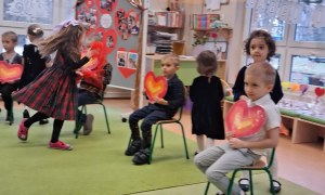 Dzień Babci i Dziadka w grupie Sówki - Zdjęcie 28