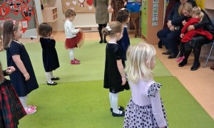 Dzień Babci i Dziadka w grupie Sówki - Zdjęcie 31