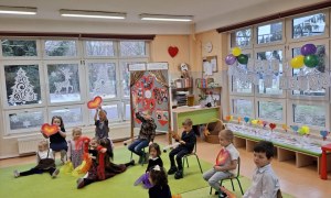 Dzień Babci i Dziadka w grupie Sówki - Zdjęcie 35