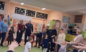 Dzień Babci i Dziadka w grupie Sówki - Zdjęcie 48