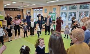 Dzień Babci i Dziadka w grupie Sówki - Zdjęcie 50