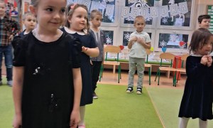 Dzień Babci i Dziadka w grupie Sówki - Zdjęcie 56