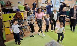 Dzień Babci i Dziadka w grupie Sówki - Zdjęcie 63